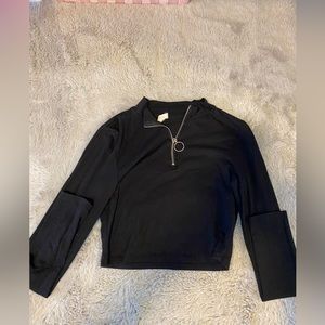 Black long sleeve crop top